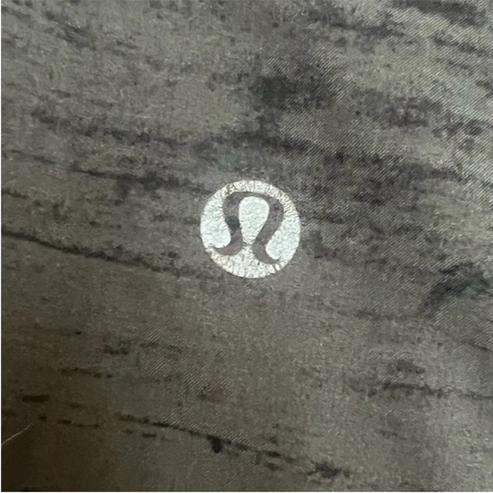 Lululemon T.H.E. Linerless Gray/ Black Stripped Size M